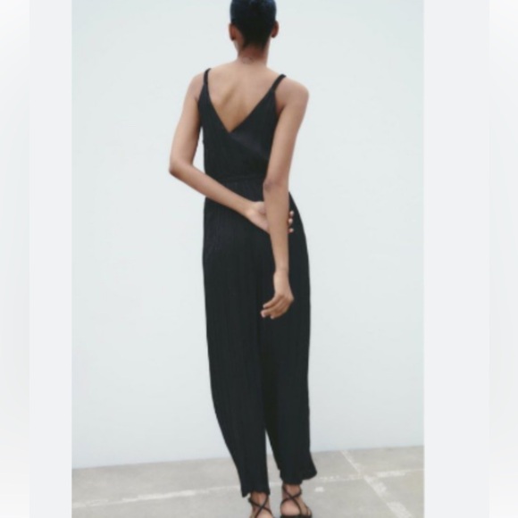 New! Zara medium olive satin effect wrinkled V neck jumpsuit. - Picture 9 of 10